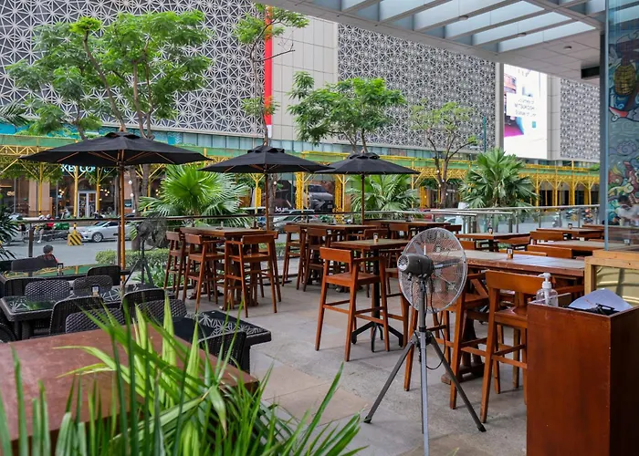3br Uptown Bgc-14floor View Near Malls And Restaurants Manila